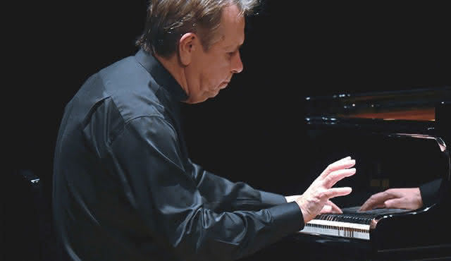 Mikhail Pletnev: Piano at the Théâtre des Champs‐Elysées