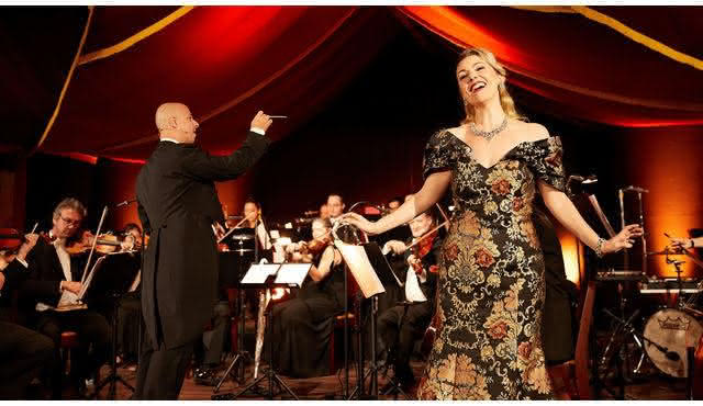 Strauss Dinner Show