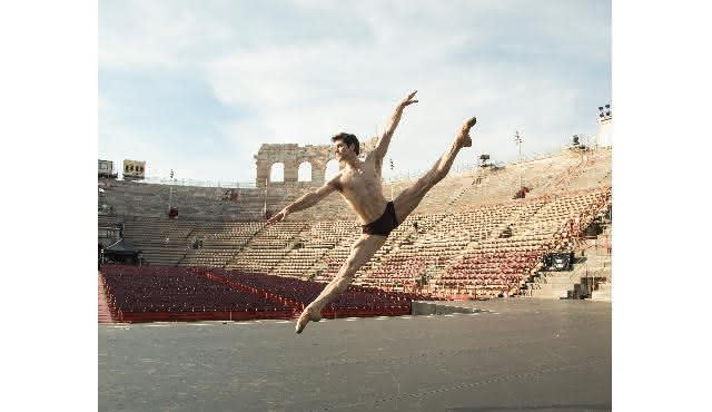 Roberto Bolle und Freunde: Opernfestspiele in der Arena di Verona 2025