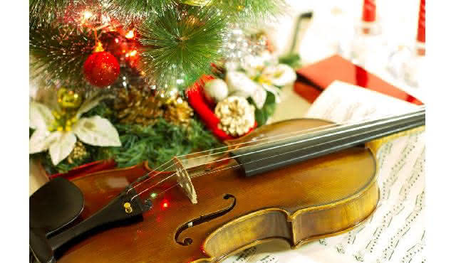 Vivaldis Vier Jahreszeiten zu Weihnachten bei Kerzenschein in St Mary le Strand