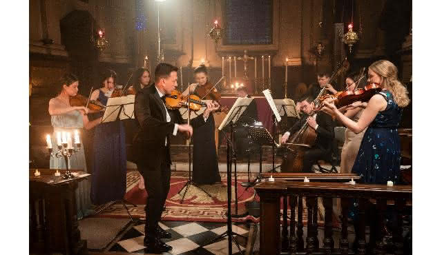 Vivaldi Four Seasons by Candlelight (Quatro estações à luz de velas) na St Ann's Church, Manchester
