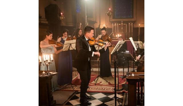 Mozart‐Klavierkonzerte bei Kerzenschein
