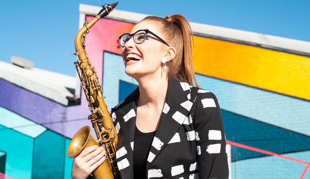 Swingende saxofoonavond met Jess Gillam & friends