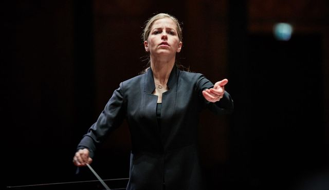 卡琳娜·卡内拉基斯（Karina Canellakis）的《马勒第五交响曲》