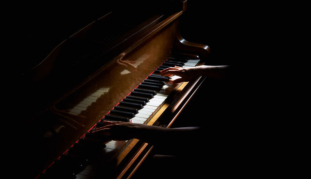 Lukas Sternath, piano