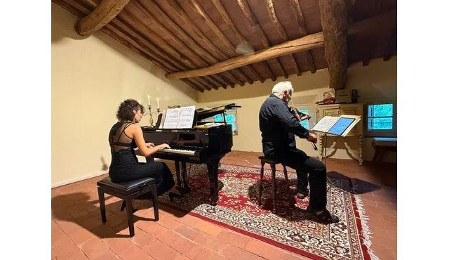 La Sala della Musica : concerts privés et dégustation de vins dans la maison d'un artiste dans les collines de Lucques