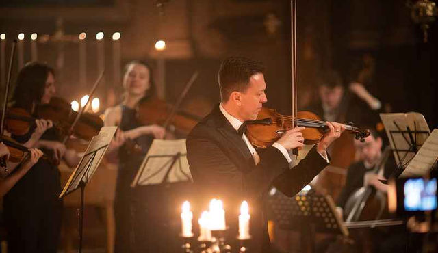 Compositore in primo piano: Rachmaninov a lume di candela