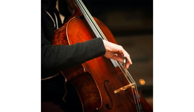 Suites pour violoncelle de Bach à la lueur des bougies