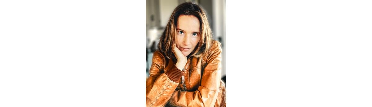 &copy; Mat Hennek style=