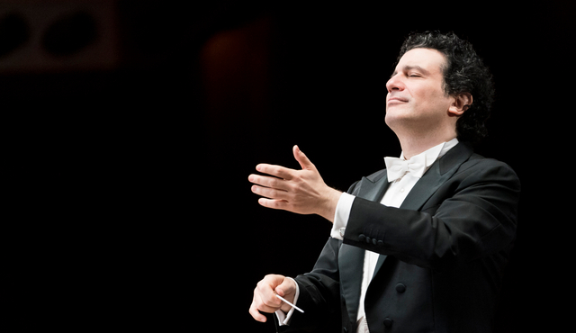 Dresdner Musikfestspiele: Elektrizující hudební jazyk – Frang, HR Symphony Orchestra, Altinoglu