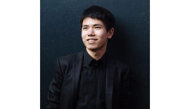 주왕: 카우프만 음악 센터에서의 피아노 연주