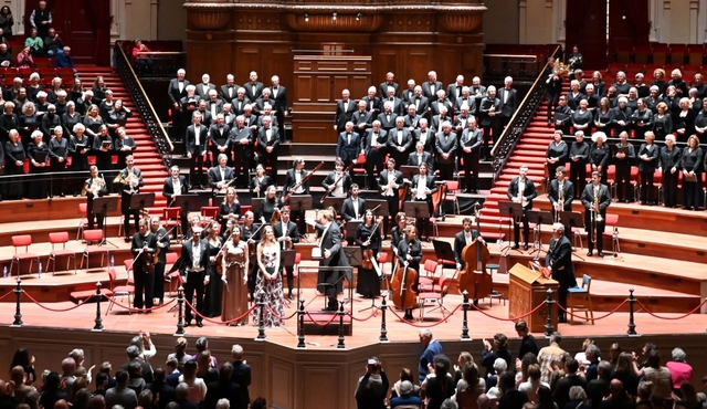 Mozarts Requiem en Jenkins' The Armed Man door het Amsterdams Gemengd Koor