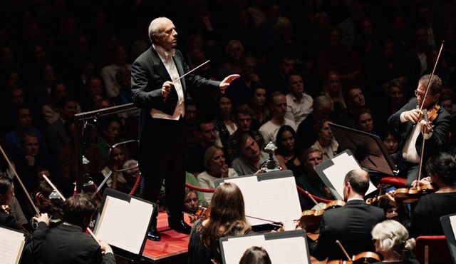 Iván Fischer conducts the Concertgebouw Orchestra in Dvořák, Smetana, and Bernstein