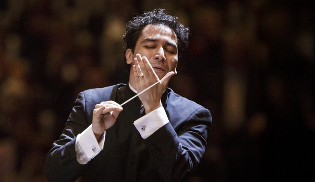 L'Orchestra del Concertgebouw suona la Sinfonia n. 9 di Dvořák, 