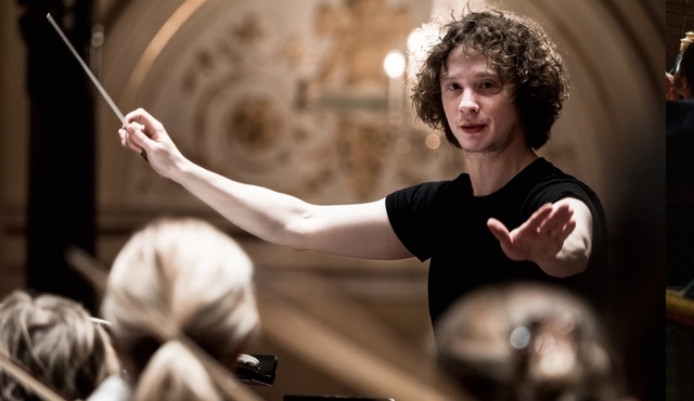 Репетиция с друзьями: Концертный оркестр и виолончелистка Соль Габетта исполняют Мартину