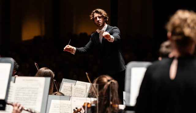 Lorenzo Viotti conducts Rachmaninoff's Symphonic Dances