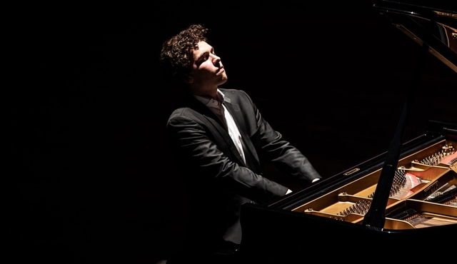 Beethoven's Piano Concerto No. 3 with Nikola Meeuwsen