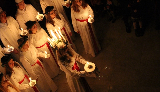 Lucia, de Zweedse koningin van het licht in de Berliner Dom