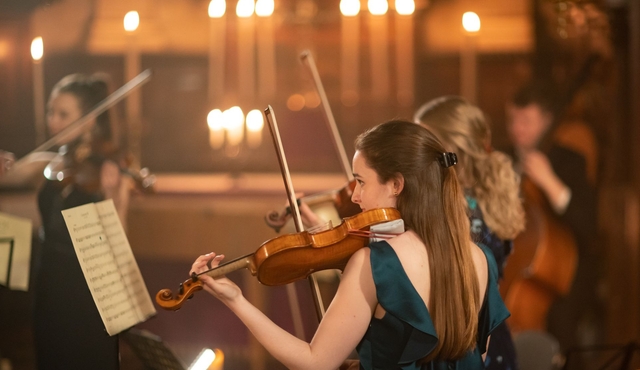 烛光下的拉赫玛尼诺夫钢琴协奏曲与维瓦尔第《四季》