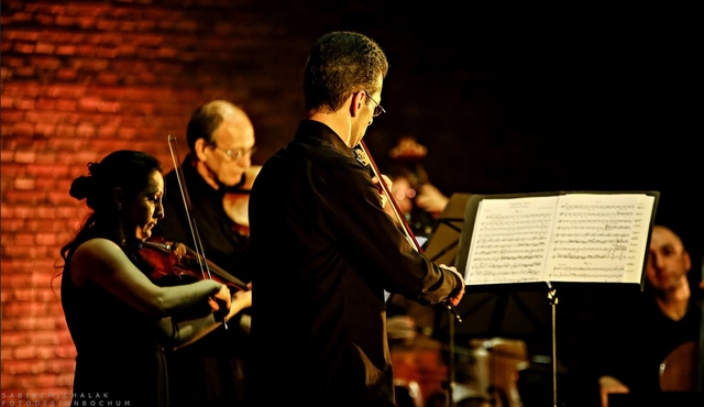 Orquesta de cámara de la Nueva Filarmónica de Hamburgo: Vivaldi&nbsp;&mdash; Las cuatro estaciones en la iglesia Peterskirche de Heidelberg