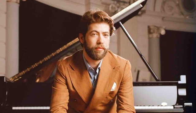 Thomas Beijer plays Satie's enchanting piano music