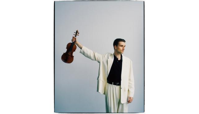 Roberts Balanas: a journey between the violin and electronics