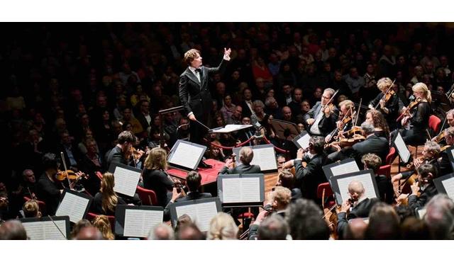 Klaus Mäkela dirigiert das Concertgebouw‐Orchester bei Mahlers 7. Sinfonie