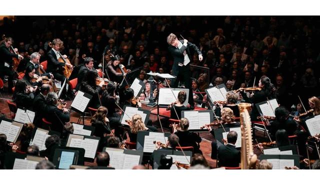 Klaus Mäkelä dirigiert das Concertgebouw‐Orchester bei Dvořáks 7. Sinfonie