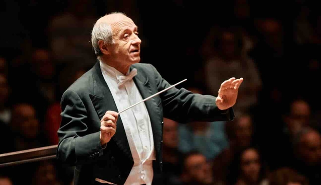 Iván Fischer, Concertgebouw Orkestrası eşliğinde Stravinsky’nin “Ateş Kuşu”nu yönetiyor