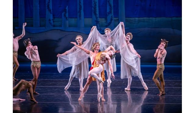 Les Ballets Trockadero de Monte Carlo 마에스트란사 극장에서