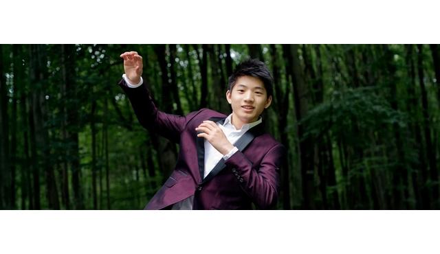 保罗·吉：香榭丽舍大街的钢琴演奏